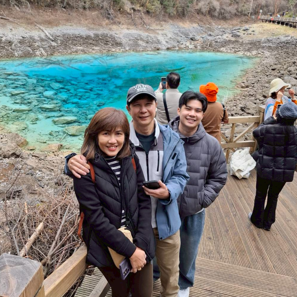 คุณโชคชัยและคณะ ท่องเที่ยวเฉิงตูใบไม้ผลิ