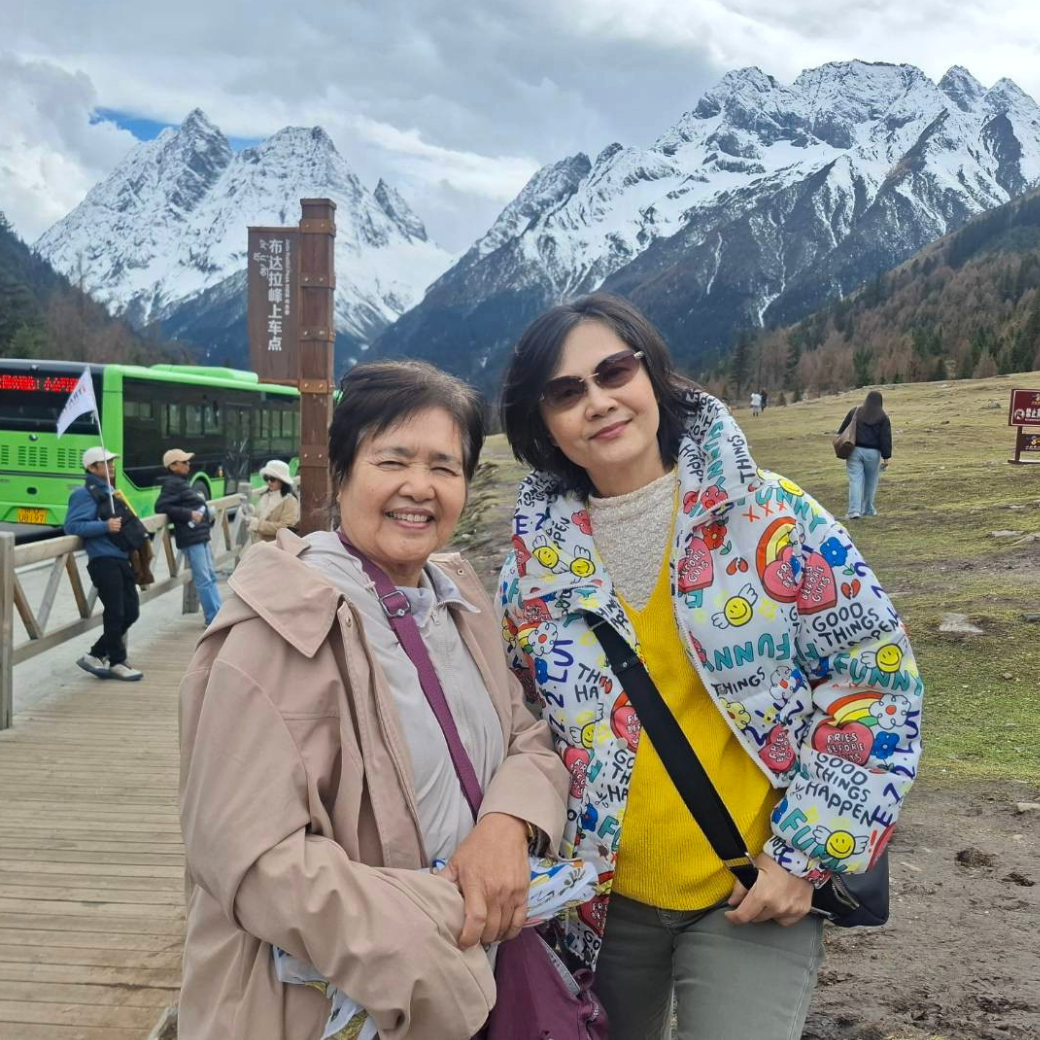 คุณจันทิมาและคณะ ท่องเที่ยวเฉิงตูใบไม้ผลิ