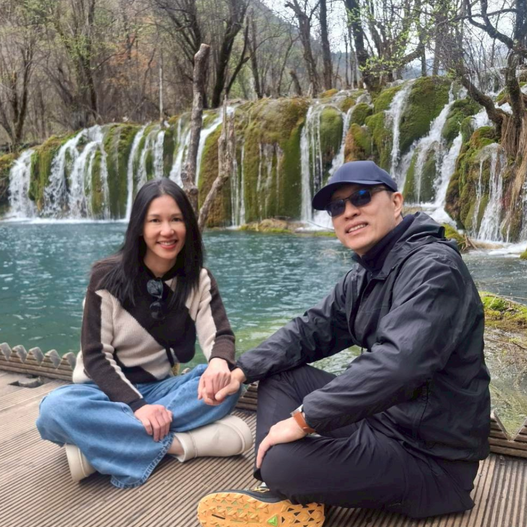 คุณวรัทยาและคณะ ท่องเที่ยวเฉิงตูใบไม้ผลิ
