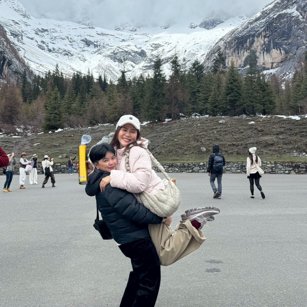 คุณปทิตตาและคณะ ท่องเที่ยวเฉิงตูใบไม้ผลิ
