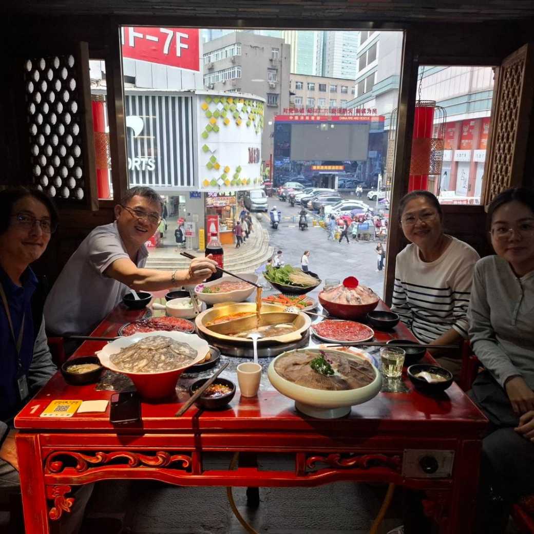 คุณสุดดวงใจและคณะ ท่องเที่ยวเฉิงตูใบไม้ผลิ